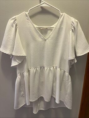 entro White V-Neck Flutter Sleeve Peplum Blouse